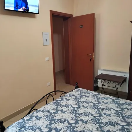The & - Parcheggia Gratis Sotto Casa Ed Entra - Guest house